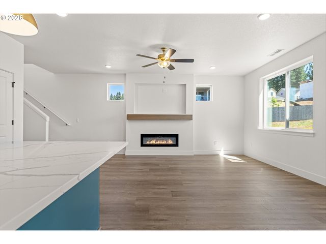 16071 Serres Farms Way, Oregon City, OR 97045