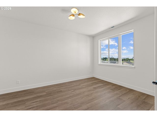 16071 Serres Farms Way, Oregon City, OR 97045