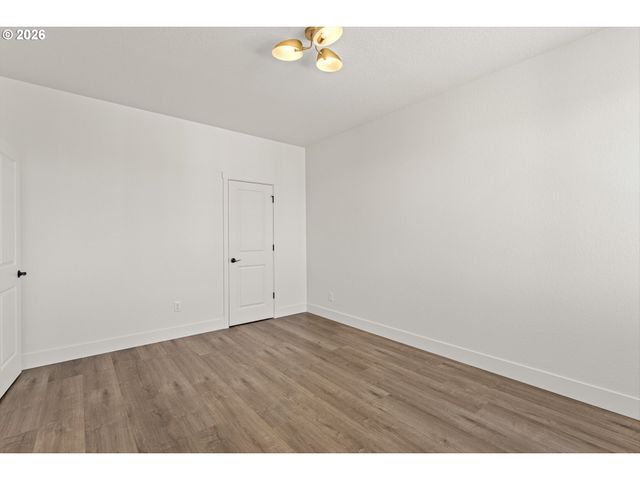 16071 Serres Farms Way, Oregon City, OR 97045