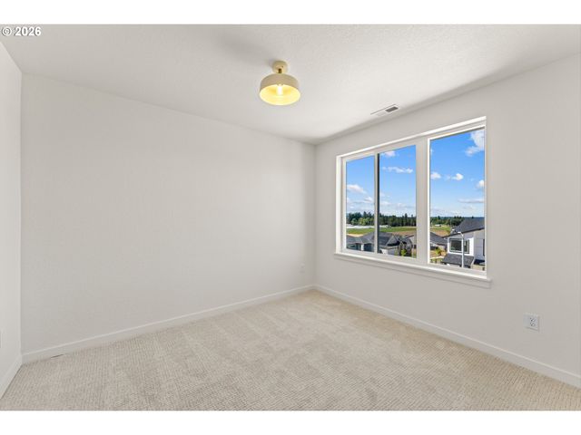 16071 Serres Farms Way, Oregon City, OR 97045