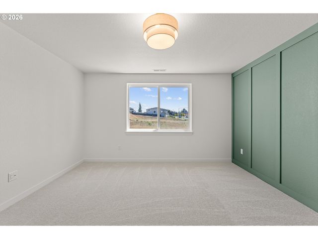 16071 Serres Farms Way, Oregon City, OR 97045