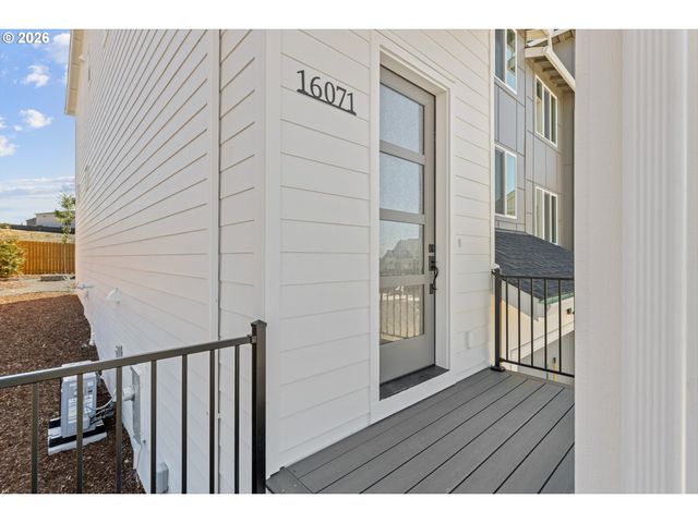16071 Serres Farms Way, Oregon City, OR 97045