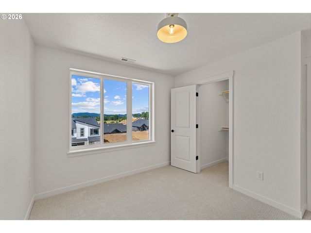16071 Serres Farms Way, Oregon City, OR 97045