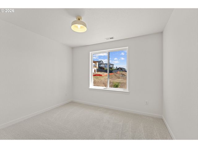 16071 Serres Farms Way, Oregon City, OR 97045