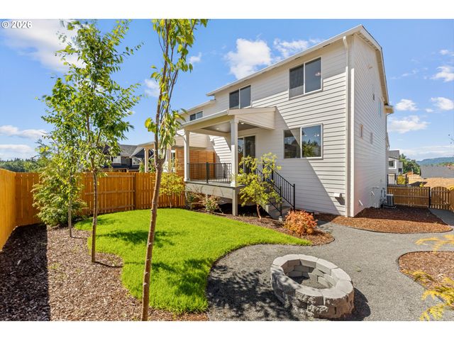 16071 Serres Farms Way, Oregon City, OR 97045