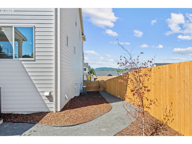 16071 Serres Farms Way, Oregon City, OR 97045
