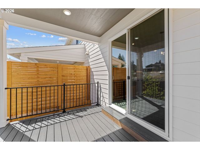 16071 Serres Farms Way, Oregon City, OR 97045