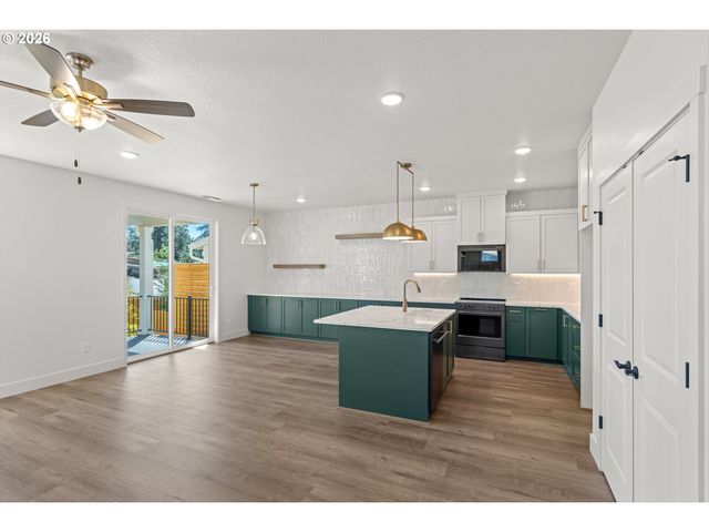 16071 Serres Farms Way, Oregon City, OR 97045