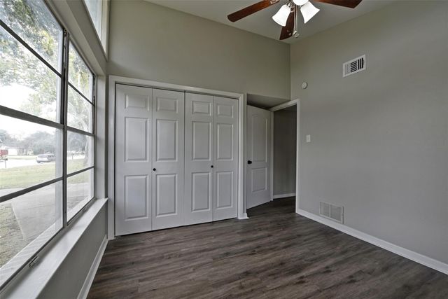 437 E Wright Boulevard, Universal City, TX 78148