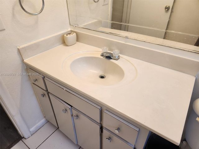 2420 NW 64th Ter, Sunrise, FL 33313