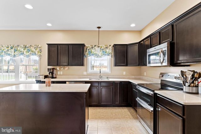 1110 SHANNON LN, Carlisle, PA 17013