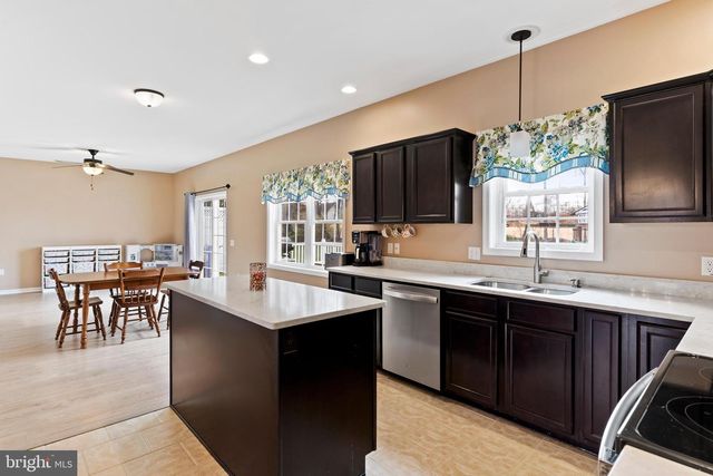 1110 SHANNON LN, Carlisle, PA 17013