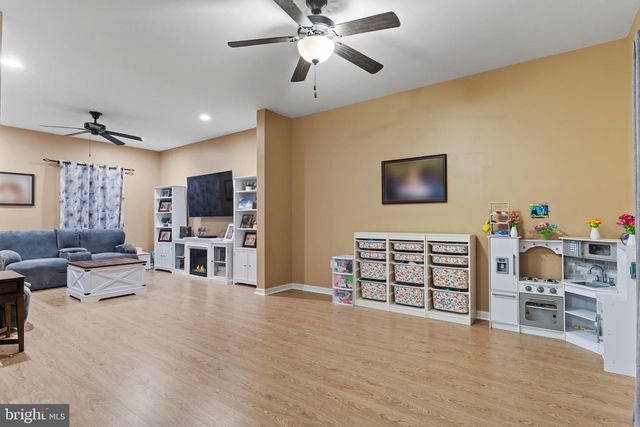 1110 SHANNON LN, Carlisle, PA 17013