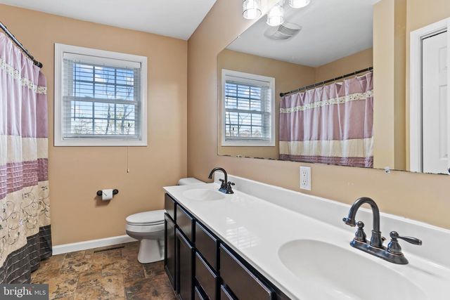 1110 SHANNON LN, Carlisle, PA 17013