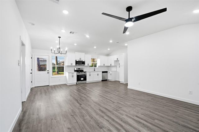 7447 Langley Road, Houston, TX 77016