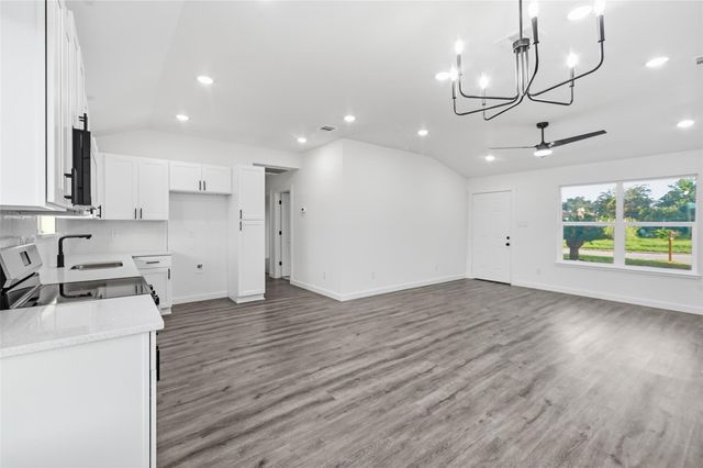 7447 Langley Road, Houston, TX 77016