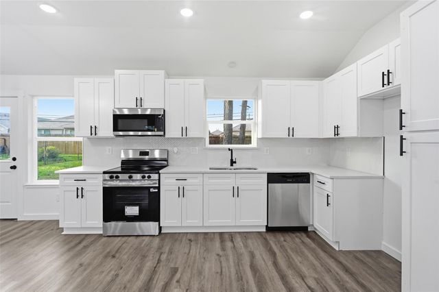 7447 Langley Road, Houston, TX 77016
