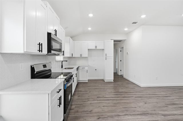 7447 Langley Road, Houston, TX 77016