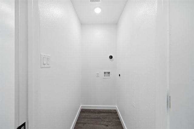 7447 Langley Road, Houston, TX 77016