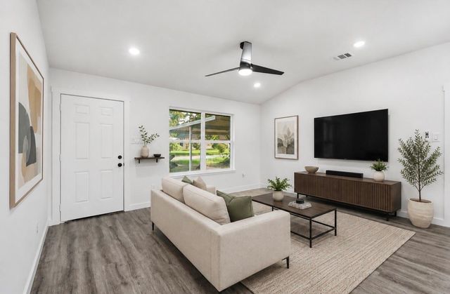7447 Langley Road, Houston, TX 77016