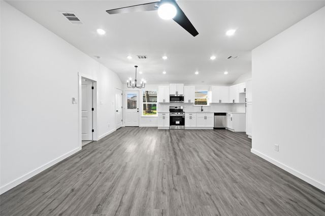 7447 Langley Road, Houston, TX 77016