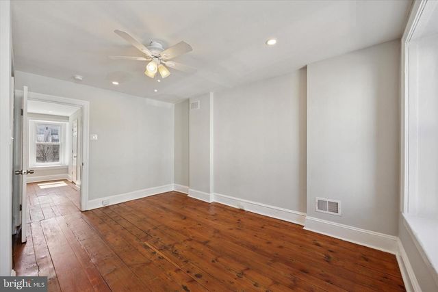 135 EAST ST, Philadelphia, PA 19127