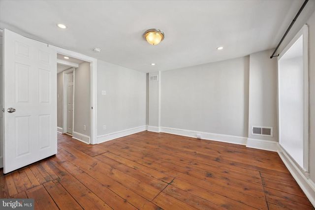 135 EAST ST, Philadelphia, PA 19127