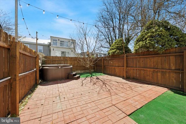 135 EAST ST, Philadelphia, PA 19127