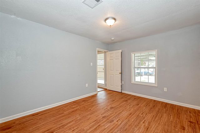 5707 Lakefield Drive, Houston, TX 77033