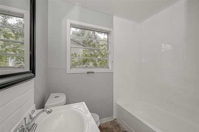5707 Lakefield Drive, Houston, TX 77033