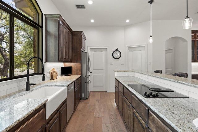 102 Blue Jay DR, Lakeway, TX 78734