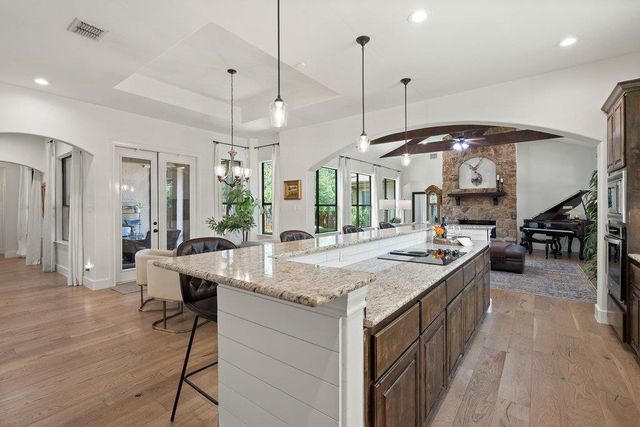 102 Blue Jay DR, Lakeway, TX 78734