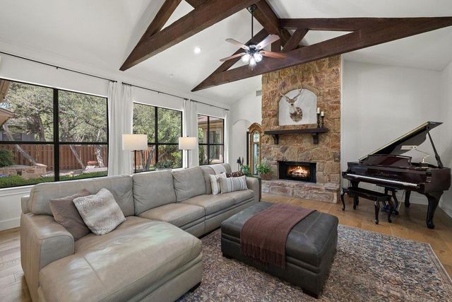 102 Blue Jay DR, Lakeway, TX 78734