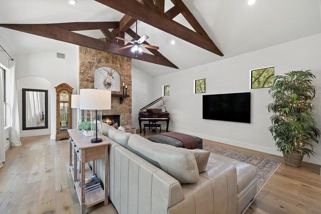 102 Blue Jay DR, Lakeway, TX 78734