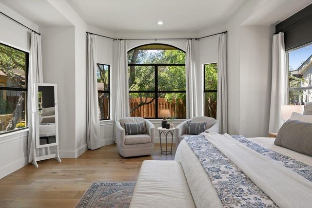 102 Blue Jay DR, Lakeway, TX 78734