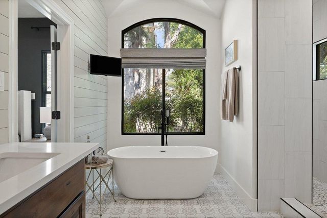 102 Blue Jay DR, Lakeway, TX 78734