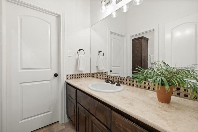 102 Blue Jay DR, Lakeway, TX 78734