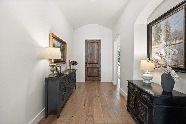 102 Blue Jay DR, Lakeway, TX 78734