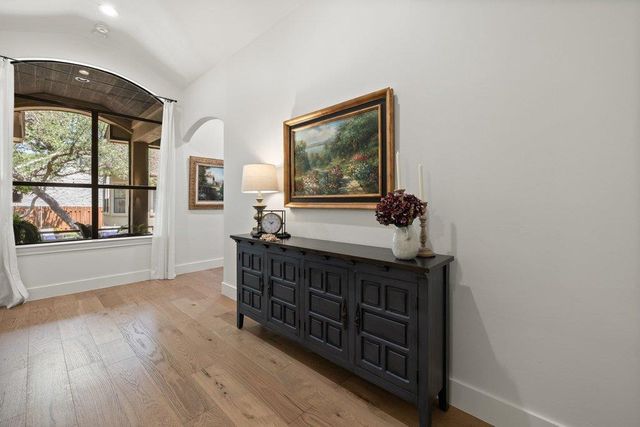 102 Blue Jay DR, Lakeway, TX 78734