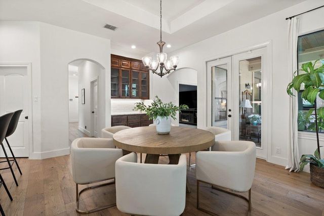 102 Blue Jay DR, Lakeway, TX 78734