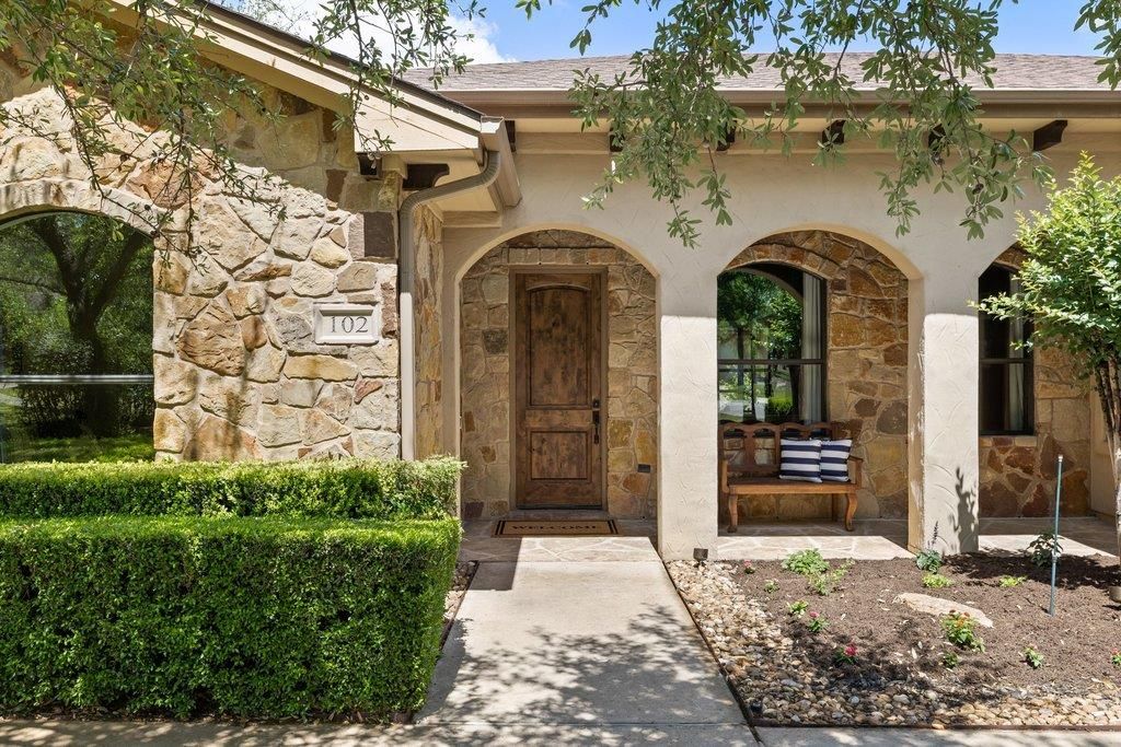 102 Blue Jay DR, Lakeway, TX 78734