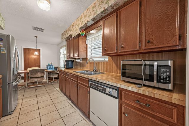 2615 County Road 956, Rosharon, TX 77583