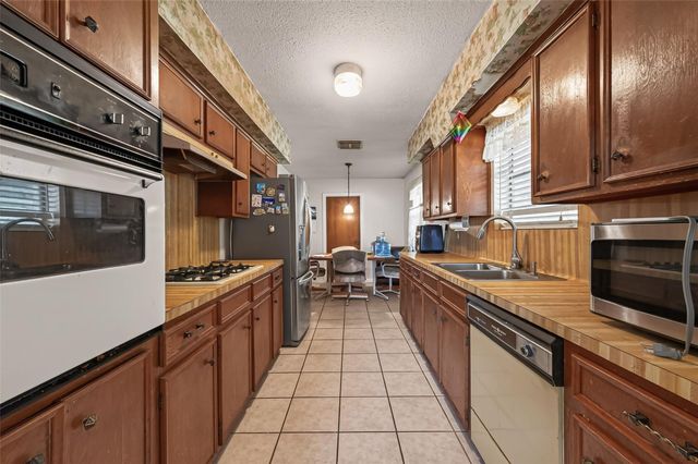 2615 County Road 956, Rosharon, TX 77583