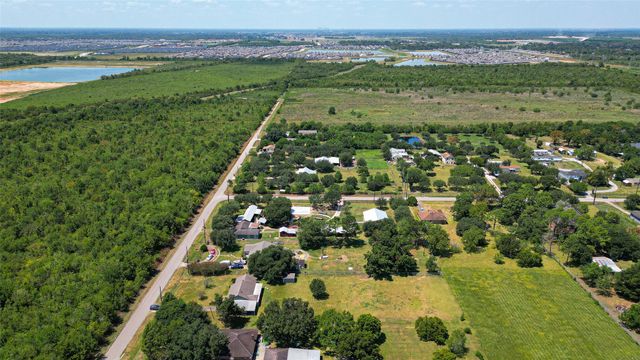 2615 County Road 956, Rosharon, TX 77583
