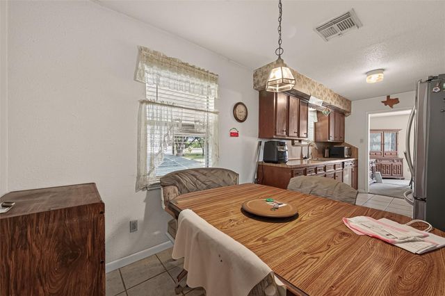 2615 County Road 956, Rosharon, TX 77583