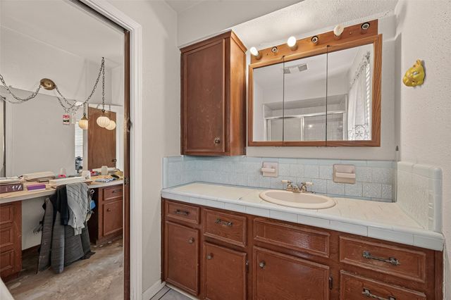 2615 County Road 956, Rosharon, TX 77583