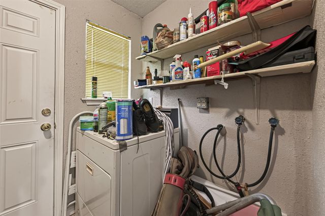 2615 County Road 956, Rosharon, TX 77583
