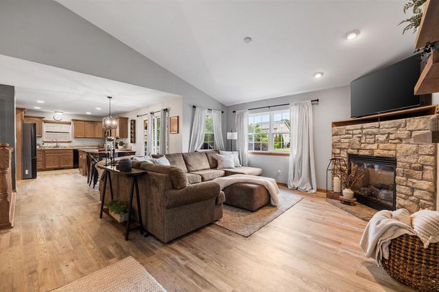1446 Mulberry STREET, Hartford, WI 53027