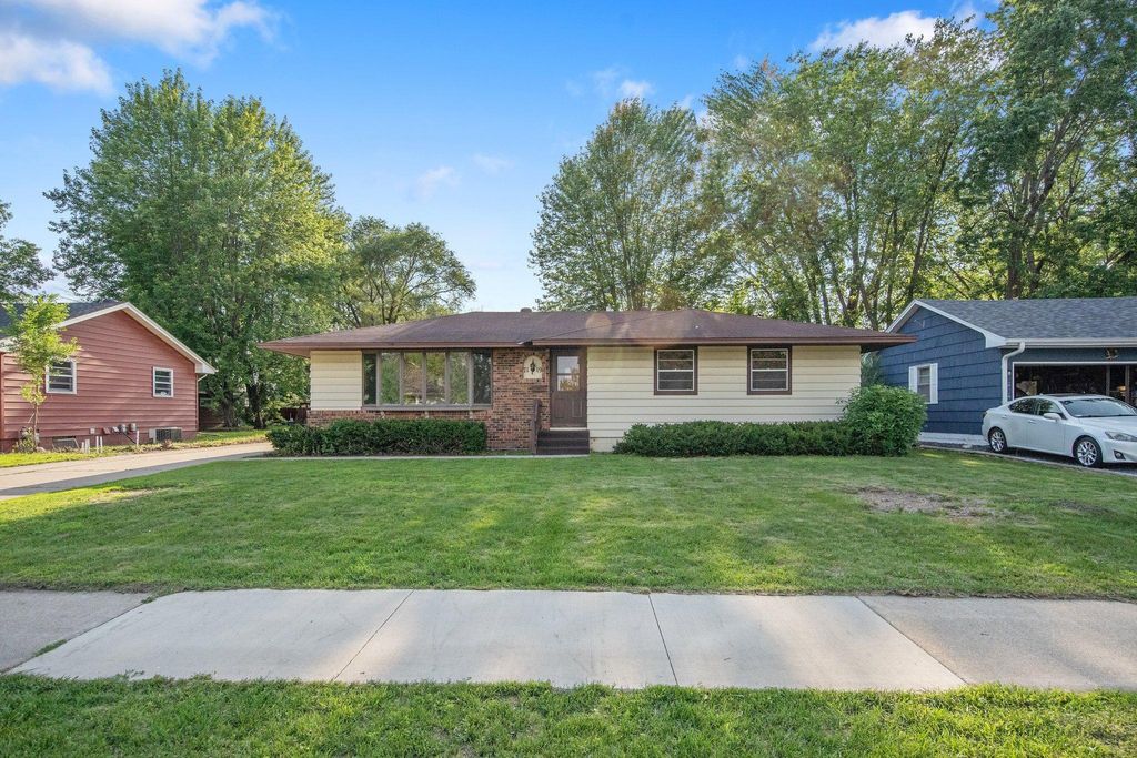 7119 Halifax Avenue N, Brooklyn Center, MN 55429