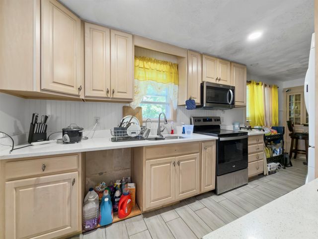 8 Haigh Avenue, Salem, NH 03079